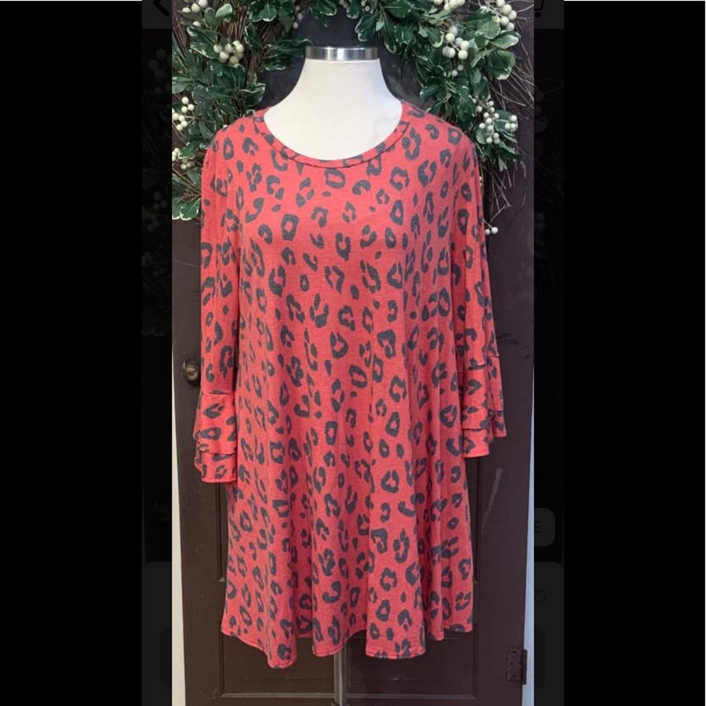 Plus size leopard print tunic